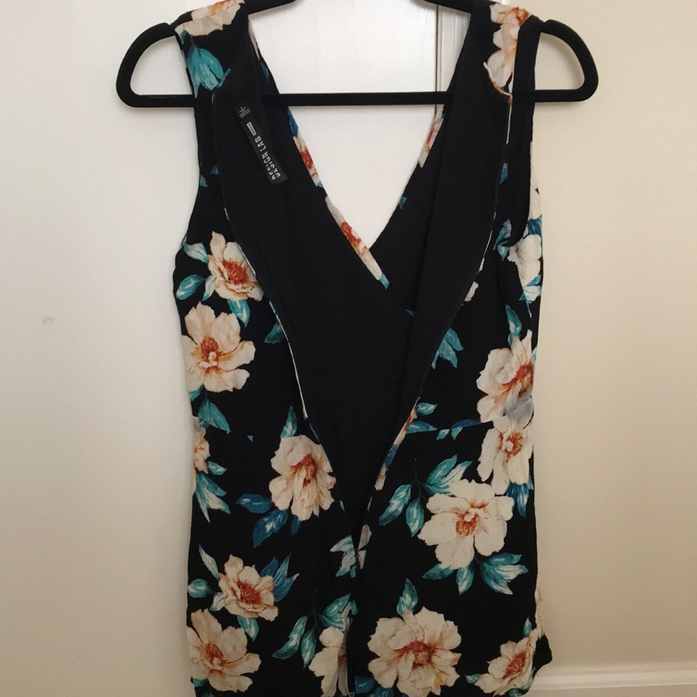 Design Lab Floral Romper - Picture 5 of 6